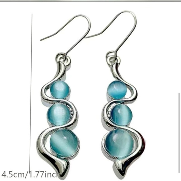 New~Silver Tone Aqua Cat Eyes Earrings - Picture 2 of 3